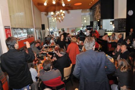 Publikum im energiecafé