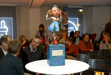 Die Skulptur "Rüdi hört" des Berliner Künstlers Zoppe Voskuhl