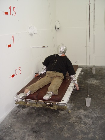 Dummy vor Brand - copyright Margot Overath